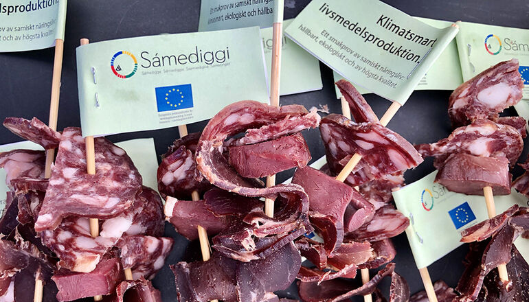 smakbitar av torkat renkött och rensalami